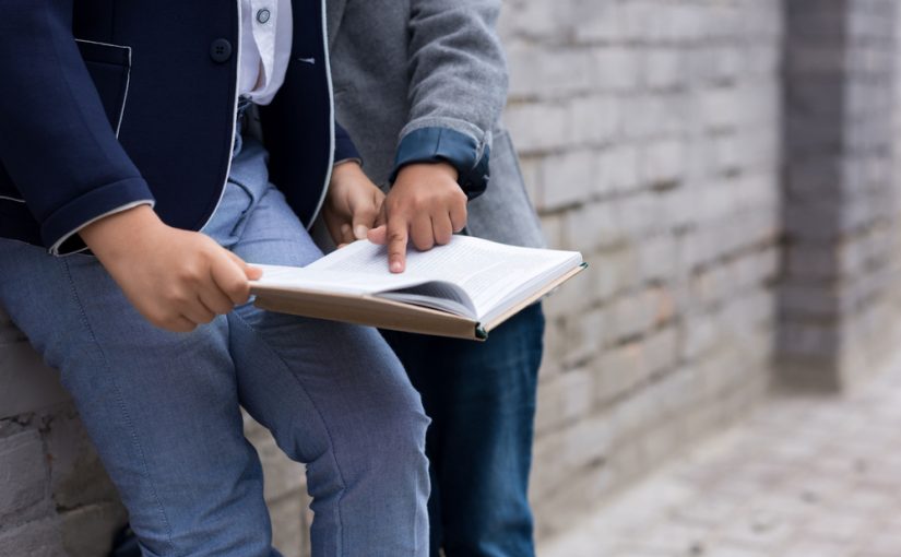 Problemy związane z zgodną wokalizacją dotyczą raz po raz większą części dzieci .