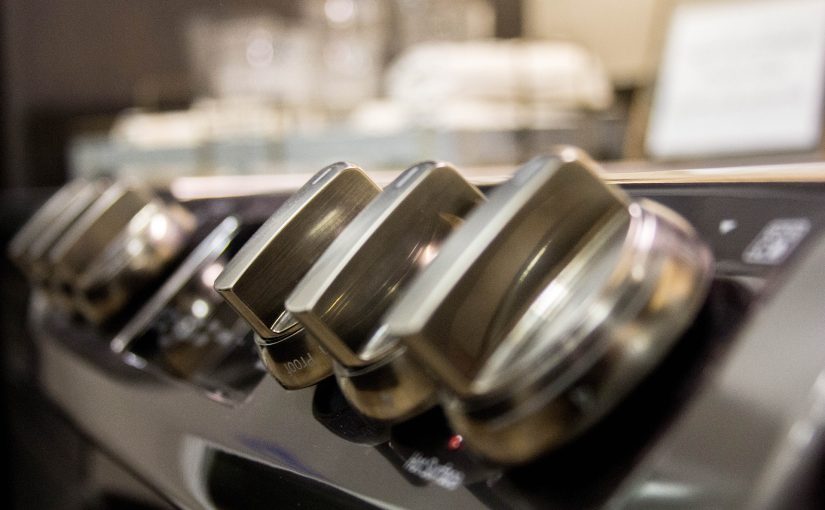 Problem ze sprzętem AGD w domu – co zrobić, kiedy lodówka nie chłodzi, a pralka przecieka?